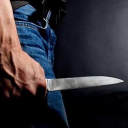 Homem é preso após agredir e ameaçar companheira com faca em Timbó