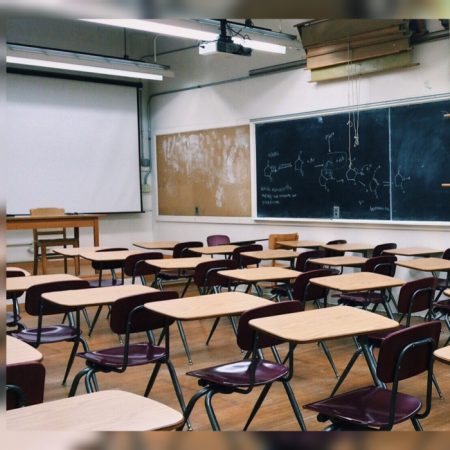 Projeto de Lei que visa responsabilizar estudantes por danos nas escolas é aprovado