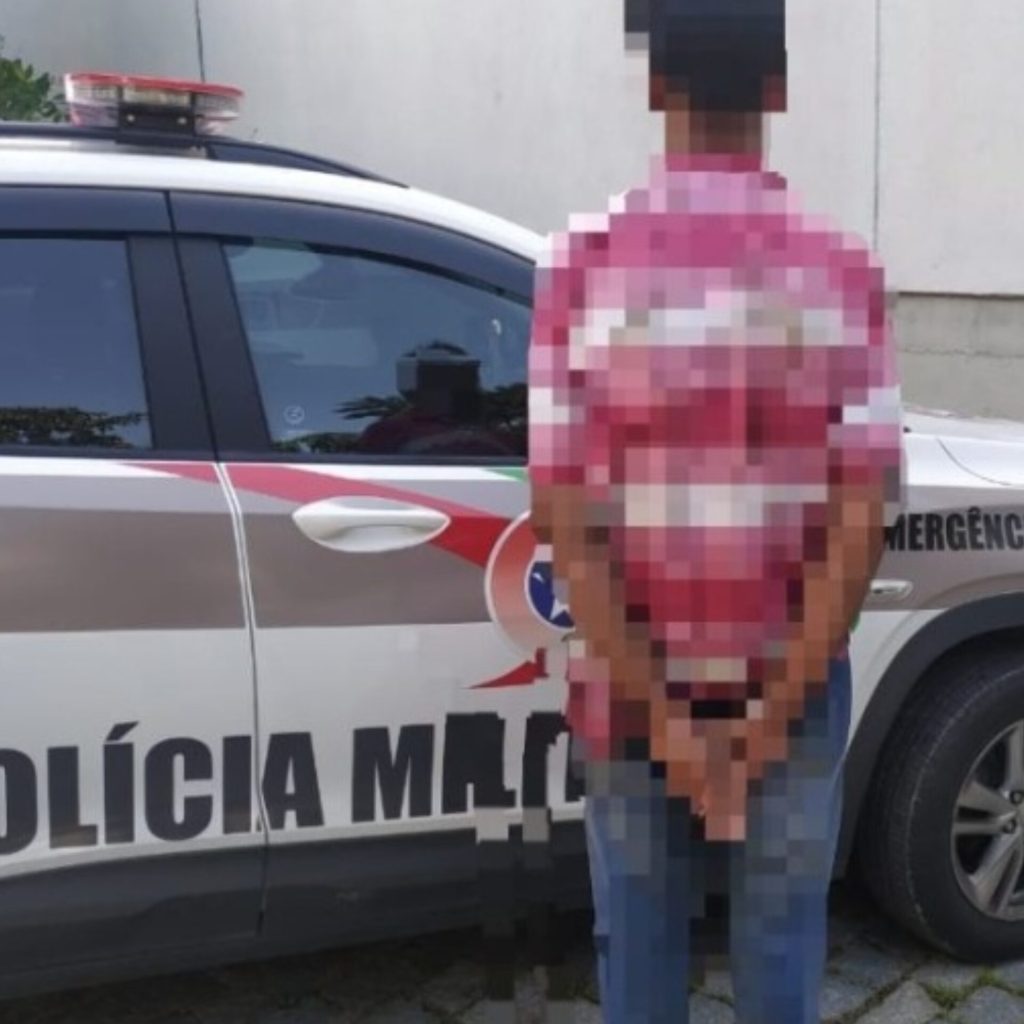 Assassino é preso após matar a ex-mulher esfaqueada em Blumenau