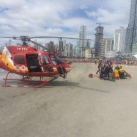 Turista é salvo após se afogar na praia em Balneário Camboriú
