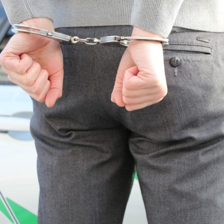 Ex-companheiro é preso por ameaçar jovem de morte em Brusque