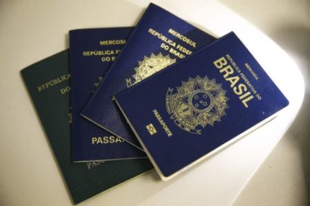 Polícia Federal afirma que cerca de 100 mil pessoas aguardam emissão de passaporte no Brasil
