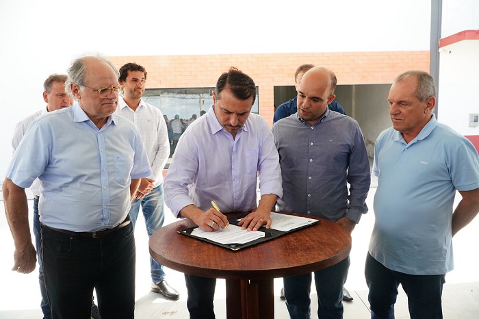 Carlos Moisés assina ordem de serviço para duplicação da SC-108 entre Massaranduba e Guaramirim