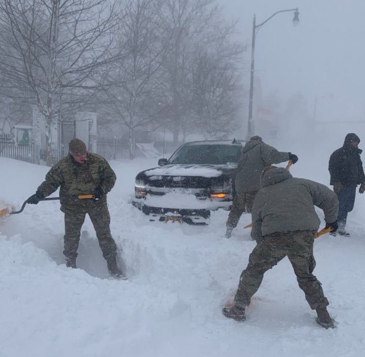 Tempestade de neve deixa vários mortos e visual pós-apocalíptico em Buffalo, Nova York