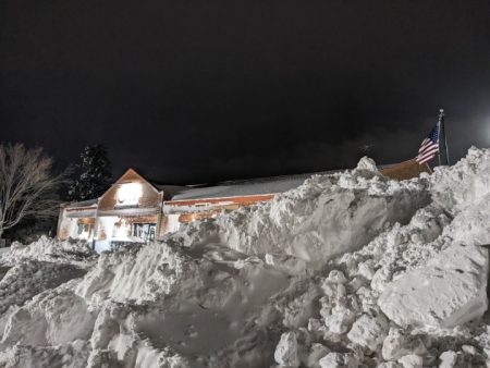 Tempestade de neve deixa vários mortos e visual pós-apocalíptico em Buffalo, Nova York