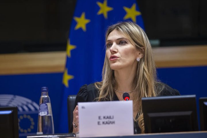 Eva Kaili, vice-presidente do Parlamento Europeu, é presa por corrupção com o Catar