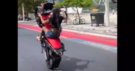 Influenciadora é flagrada realizando manobras arriscadas de moto em Balneário Camboriú