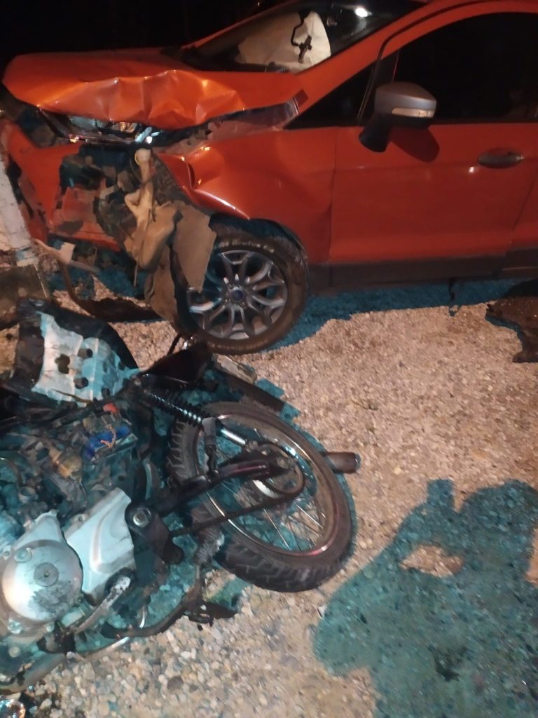 Homem foge após colisão entre carro e moto deixar motociclista inconsciente em Brusque