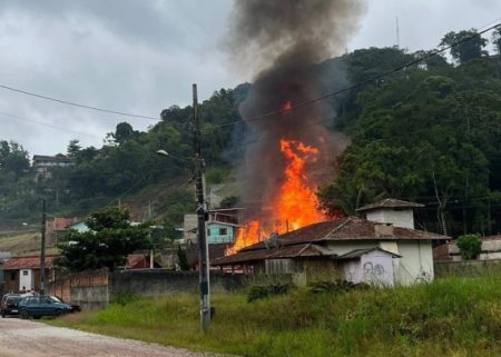 Criança de quatro anos morre carbonizada em Brusque