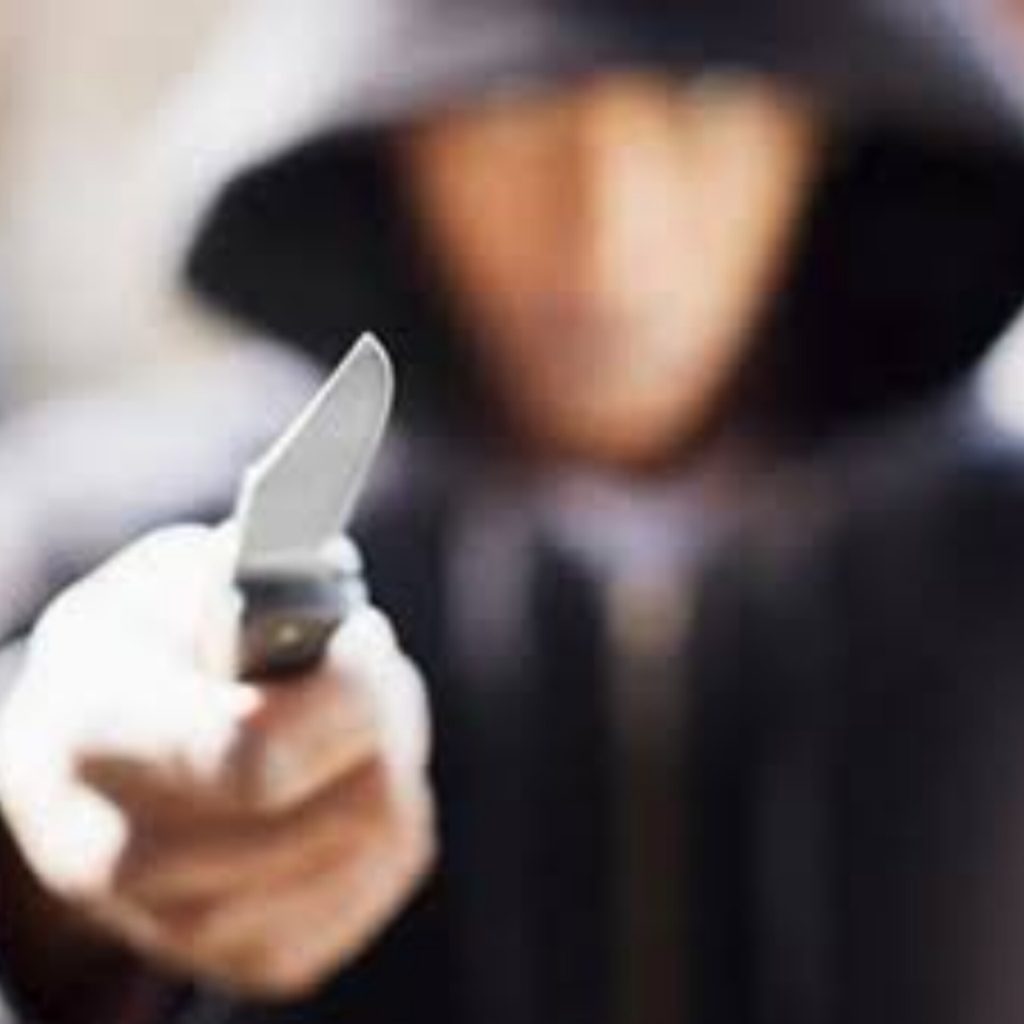 Jovem é ameaçada com faca durante assalto em Indaial