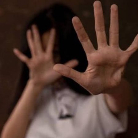 Homem é preso após ser acusado de agressão e estupro pela companheira em Indaial