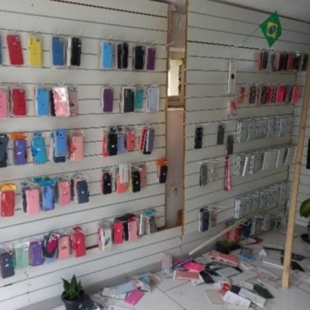 Loja de eletrônicos e acessórios é alvo de arrombamento e furto em Blumenau