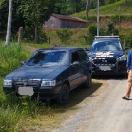 Polícia Civil recupera carro roubado em assalto à posto de combustível em Rio do Sul