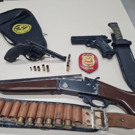 Homem que teria usado arma para ameaçar companheira é preso em Blumenau