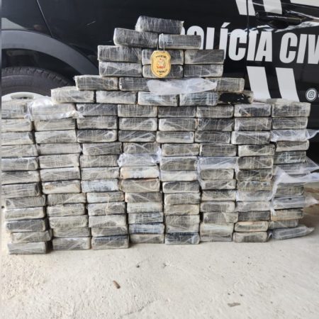 Carga milionária de drogas é apreendida após perseguição em Barra Velha