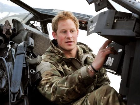 Príncipe Harry conta que matou 25 afegãos em guerra e Talibã responde