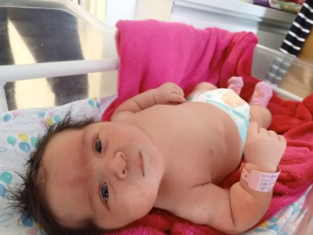 Mãe tem bebê de 5,46 kg e surpreende médicos em Caçador, SC
