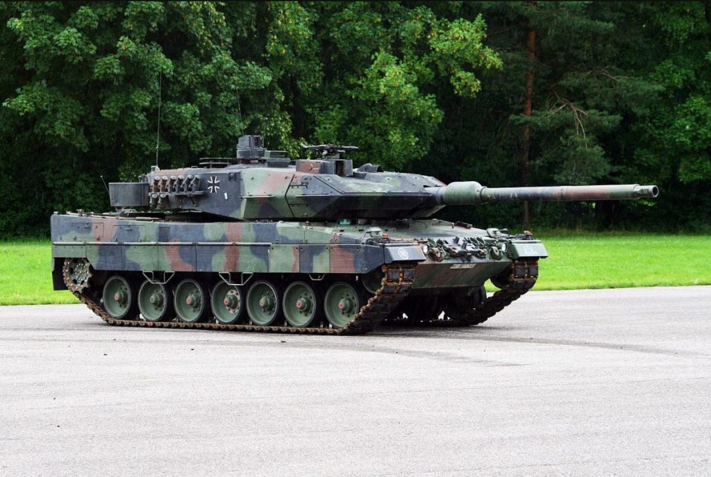 EUA e Europa sofrem impasse sobre envio de tanques à Ucrânia; Rússia ameaça escalada no conflito em resposta
