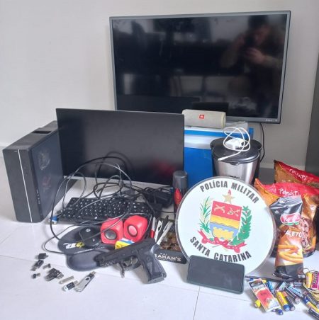 Jovem de 18 anos suspeito de praticar furtos em Benedito Novo é preso