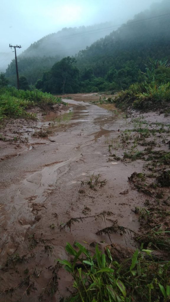 Chuvas causam estragos na localidade de Laranjeiras em Taió