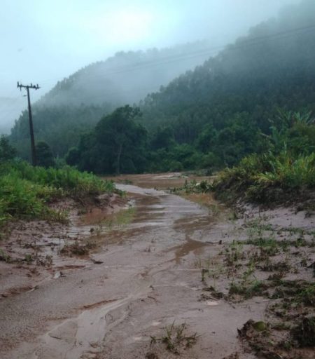 Chuvas causam estragos na localidade de Laranjeiras em Taió