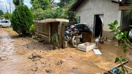Moradores da localidade de Rio Morto em Indaial perdem tudo após chuvas