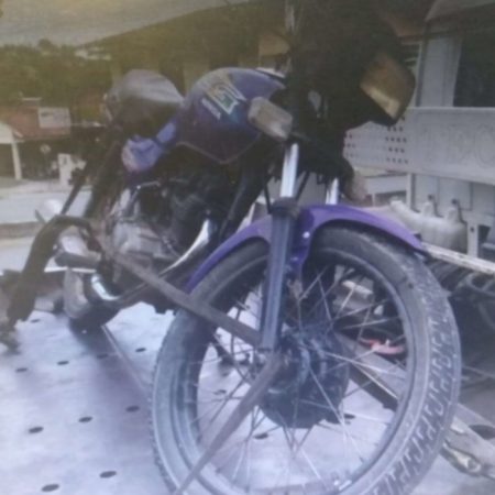 Homem é pego pilotando moto com placa adulterada em Blumenau
