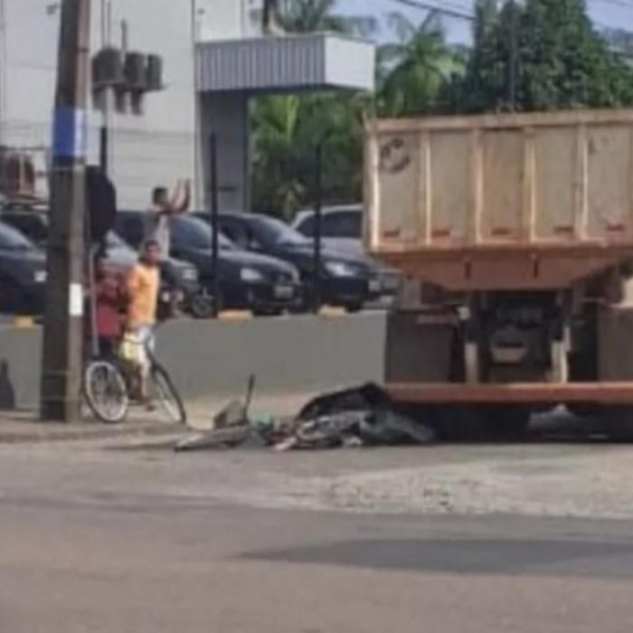 Neto e avó morrem após serem atropelados por caminhão em Joinville 