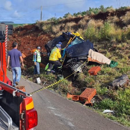 Idoso morre após colidir com veículo contra carreta em Curitibanos