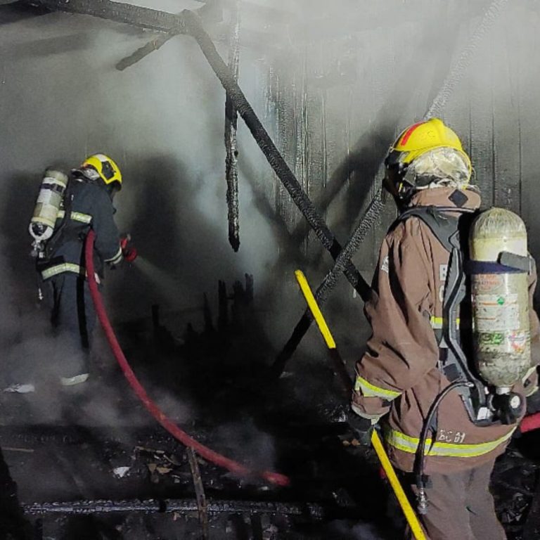 Incêndio em empresa de reciclagem em Blumenau