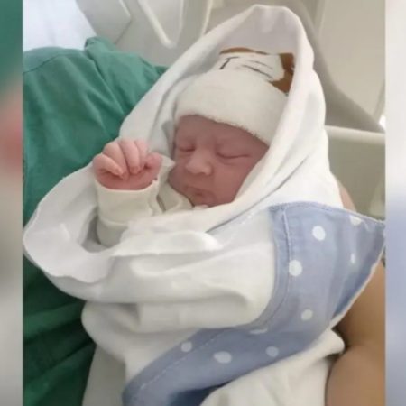 Bebê nasce dentro de carro após os pais ficarem presos no trânsito em Blumenau