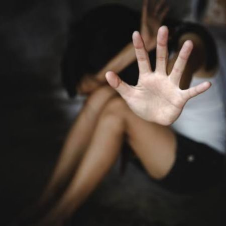 Adolescente denuncia namorado após ser agredida e machucada em Indaial