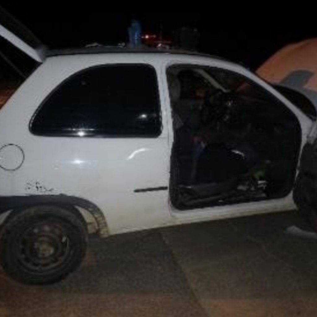 Adolescentes são detidos pela PM após baterem carro furtado em Indaial