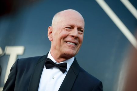 Família de Bruce Willis revela que o ator sofre de demência frontotemporal