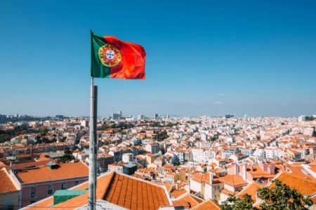 Brasileiros poderão receber visto automático de residência em Portugal