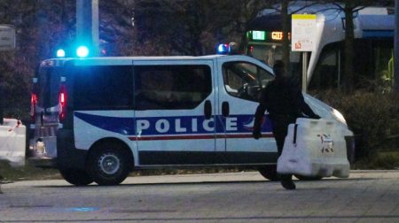 Francesa sofre abuso sexual, arranca a língua do homem e entrega à Polícia