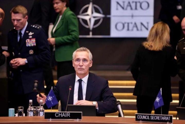 Rússia posiciona navios nucleares durante reunião da OTAN sobre a Ucrânia