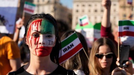 Escolas no Irã envenenam as alunas e geram revolta nacional