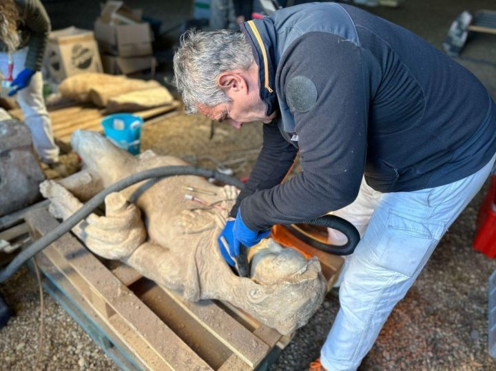 Trabalhadores encontram estátua de Hércules em esgoto de Roma