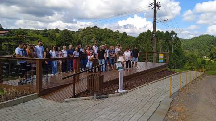 Inauguração das obras teve a presença de autoridades, líderes de comunidade e moradores. Imagem: Prefeitura de Rio dos Cedros/Divulgação