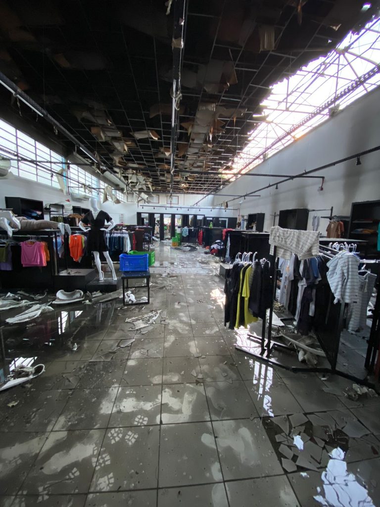 Loja de roupas em Indaial está fechada com danos após incêndio