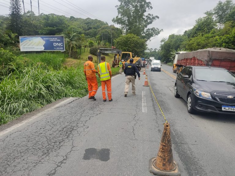 Trecho da BR-470 em Indaial volta a ceder