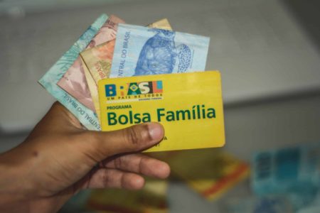 Governo volta a disponibilizar empréstimo consignado do Bolsa Família