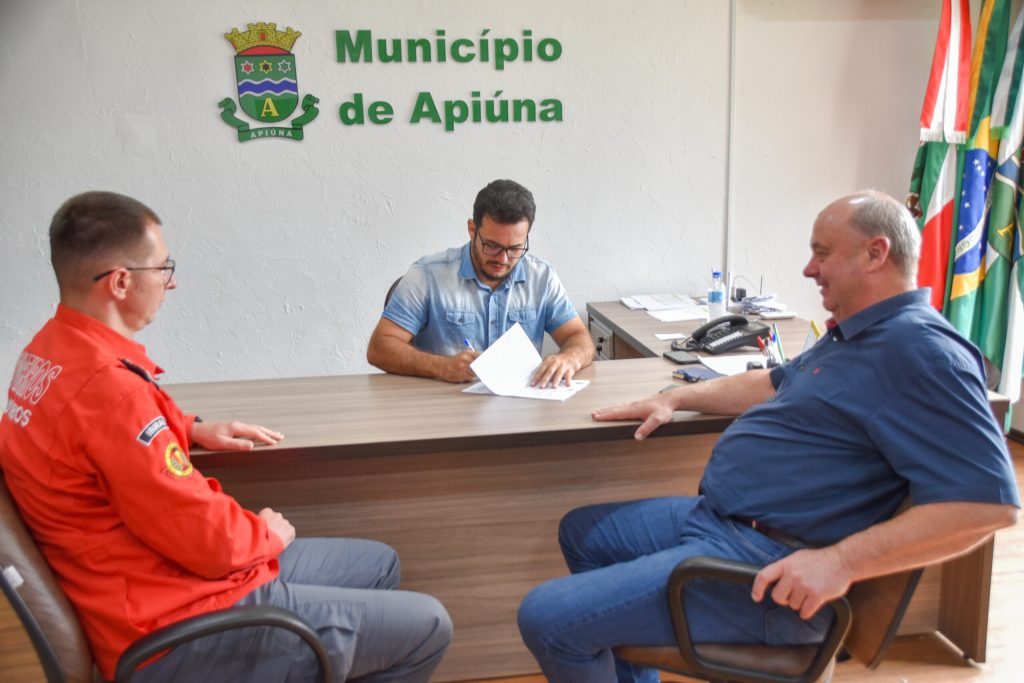 Apiúna fecha parceria com os bombeiros voluntários de Ibirama