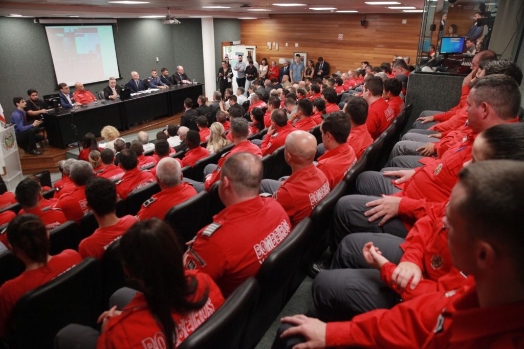 Bombeiros Voluntários: Frente é instalada e define ações em defesa das corporações