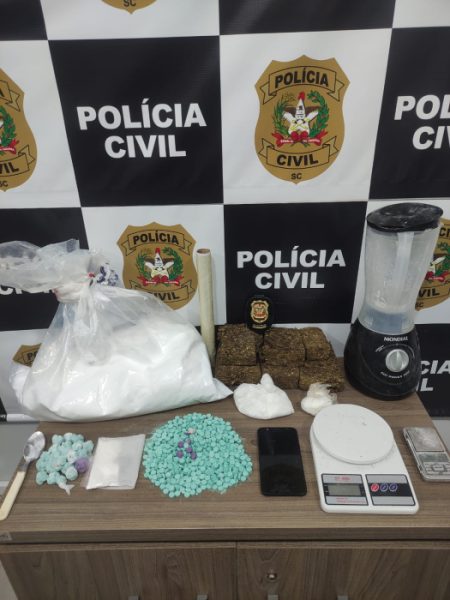 Operação da Civil em Rodeio apreende drogas e adolescente