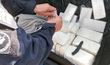 PRF apreende carga milionária de cocaína depois de homem tentar fugir da fiscalização em Itapema