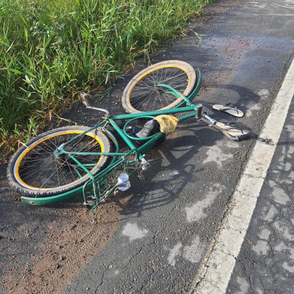 Ciclista é imobilizado pelos Bombeiros Voluntários após acidente em Rodeio