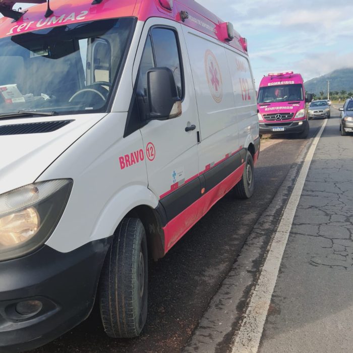 Ciclista é imobilizado pelos Bombeiros Voluntários após acidente em Rodeio