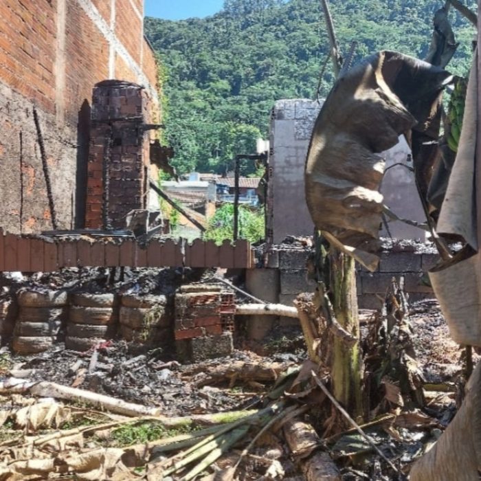 Incêndio em Blumenau atinge duas residências mistas na parte da manhã 